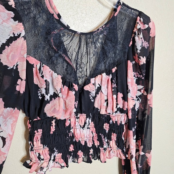 Free People Daphne Black Pink Floral Lace Neck Smocked Long Sleeve Blouse XS - Picture 4 of 10